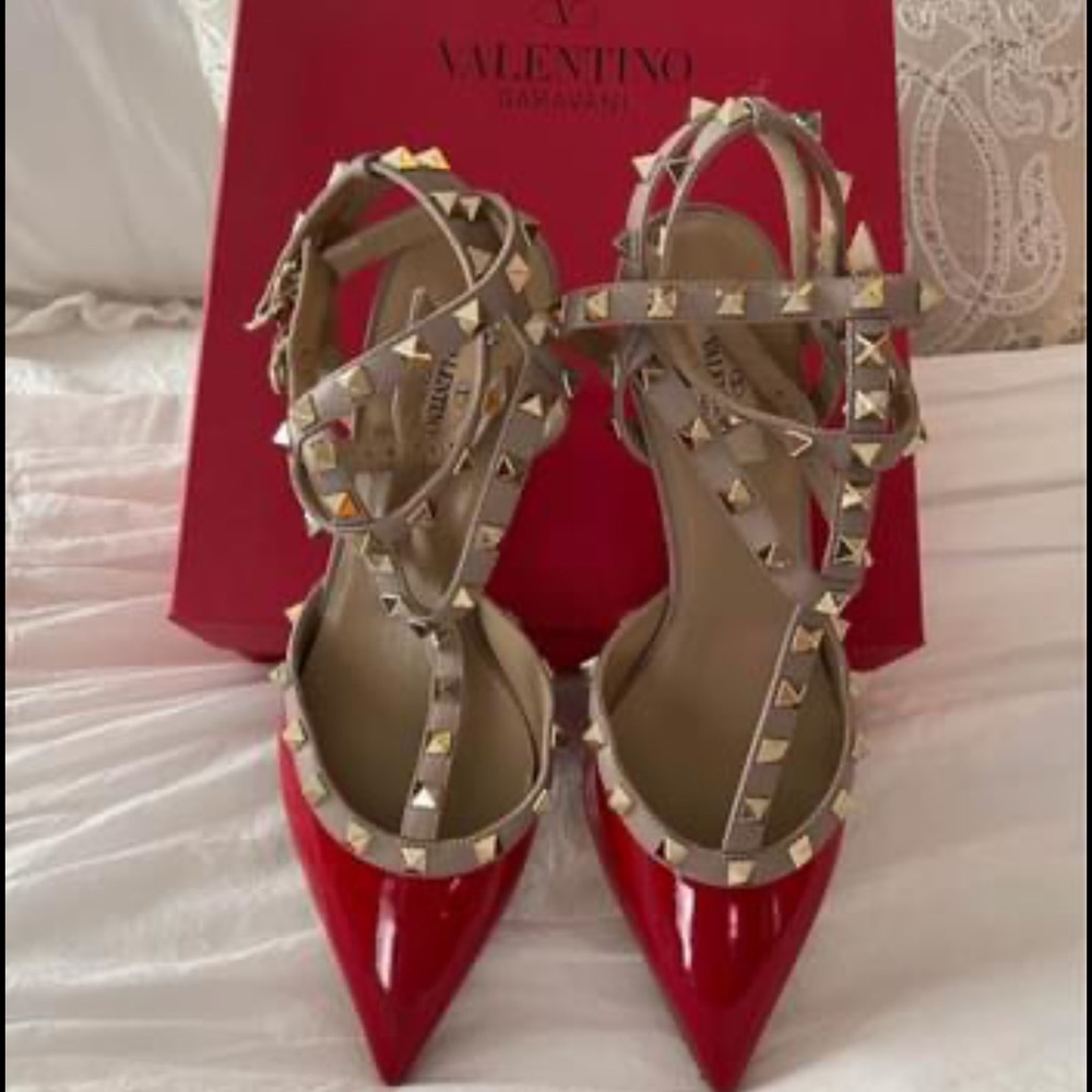 Woman’s Valentino Pumps